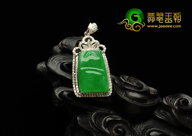 冰种翠色缅甸翡翠A货镶白金节节高胸坠（真钻）