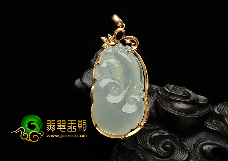 冰种晴水缅甸翡翠A货镶玫瑰金如意胸坠（真钻）