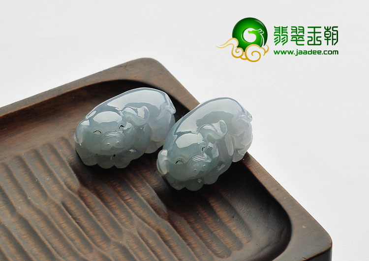 糯冰种晴水缅甸翡翠A货福猪挂件（一对）