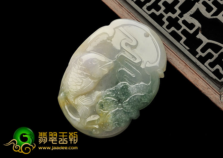 冰种三彩缅甸翡翠A货年年有余挂件