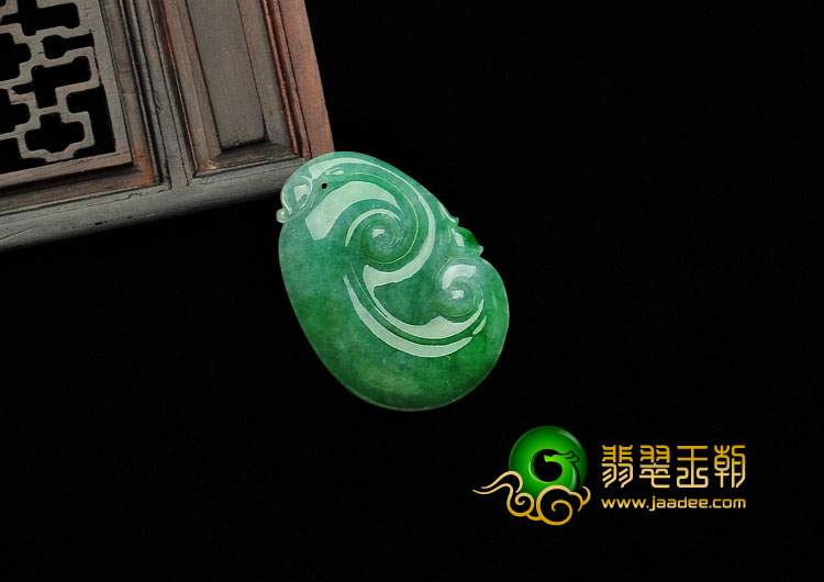 糯冰种翠色缅甸翡翠A货如意挂件