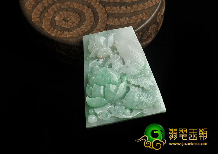 糯冰种豆色缅甸翡翠A货年年有余挂件