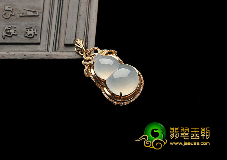 冰种无色缅甸翡翠A货镶玫瑰金葫芦胸坠（真钻）