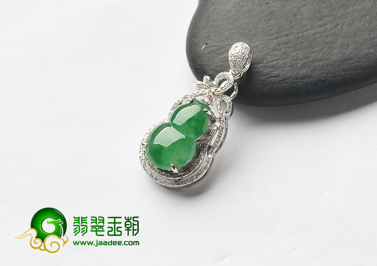 冰种飘翠缅甸翡翠A货镶白金葫芦胸坠（真钻）