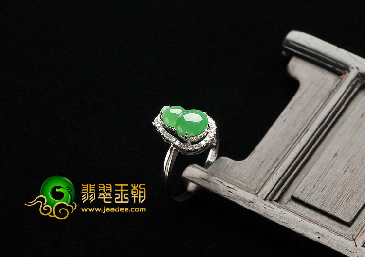 冰种阳绿缅甸翡翠A货镶白金葫芦戒指（真钻）