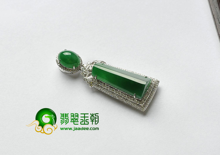 (超值推荐)冰种正阳绿缅甸翡翠A货镶白金胸坠（真钻）