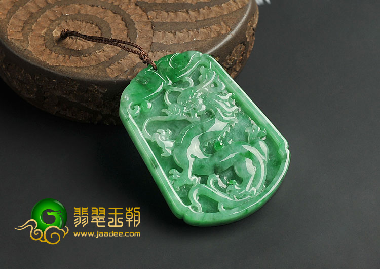糯冰种翠色缅甸翡翠A货龙牌挂件