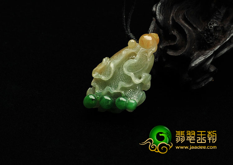 糯冰种黄加绿缅甸翡翠A货白菜挂件