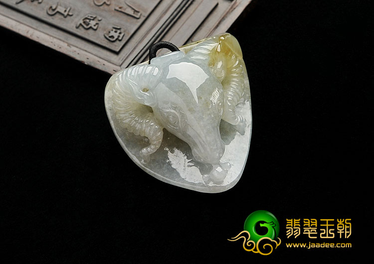 糯冰种晴水略带黄翡缅甸翡翠A货羊头挂件