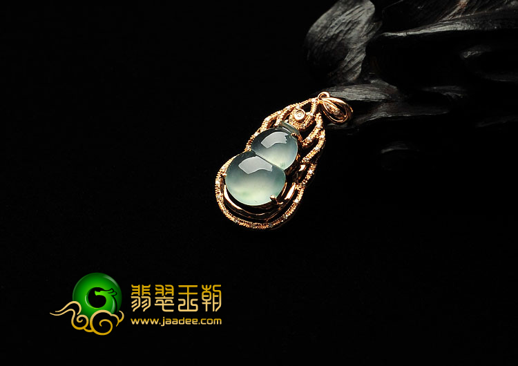 冰种略飘花缅甸翡翠A货镶玫瑰金葫芦胸坠（真钻）