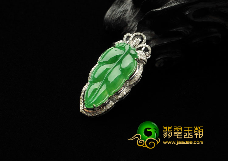 糯冰种翠色缅甸翡翠A货镶白金金枝玉叶胸坠（真钻）