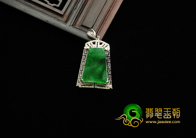 冰种飘翠缅甸翡翠A货镶白金胸坠（真钻）