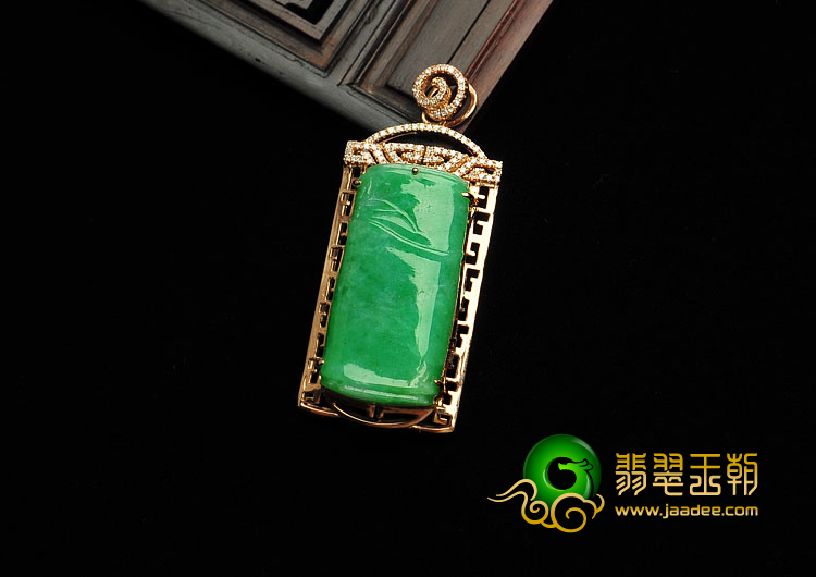 糯冰种翠色缅甸翡翠A货镶玫瑰金节节高胸坠（真钻）