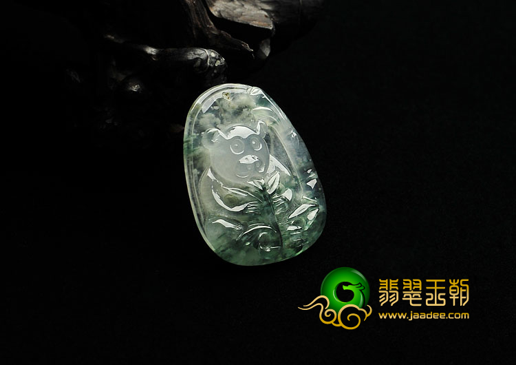 冰种飘花缅甸翡翠A货熊猫挂件