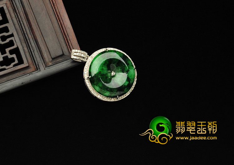 糯冰种癣加绿缅甸翡翠A货镶白金平安扣胸坠（真钻）