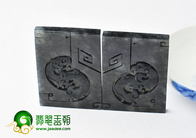 糯冰种（乌鸡种）墨色缅甸翡翠A货仿古龙凤挂件（一对）