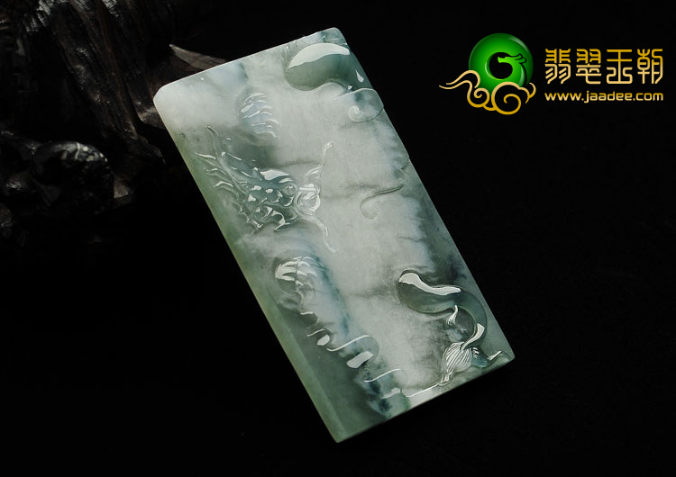 (超值推荐)糯冰种白底飘花缅甸翡翠A货龙牌挂件