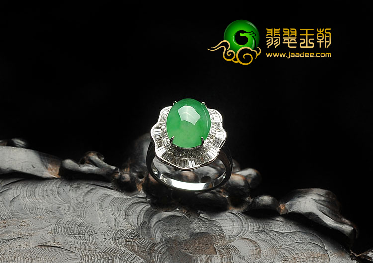 冰种阳绿缅甸翡翠A货镶白金戒指（真钻）