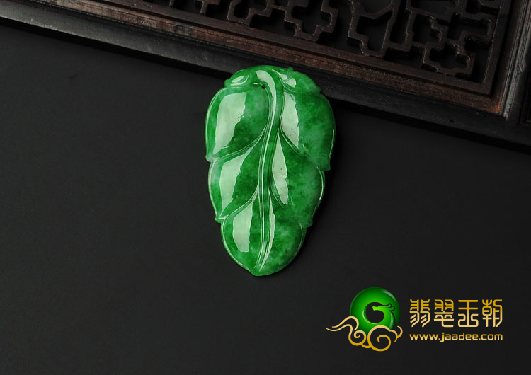 糯冰种翠色缅甸翡翠A货叶子挂件