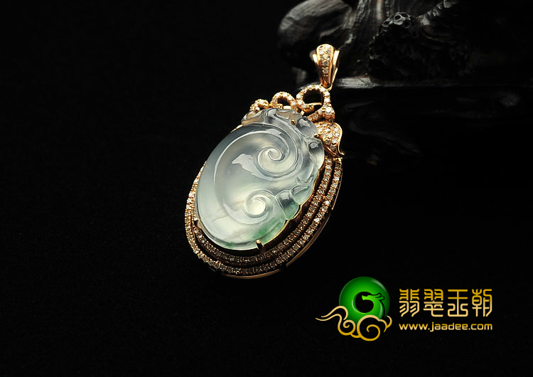 冰种飘花缅甸翡翠A货镶玫瑰金如意胸坠（真钻）