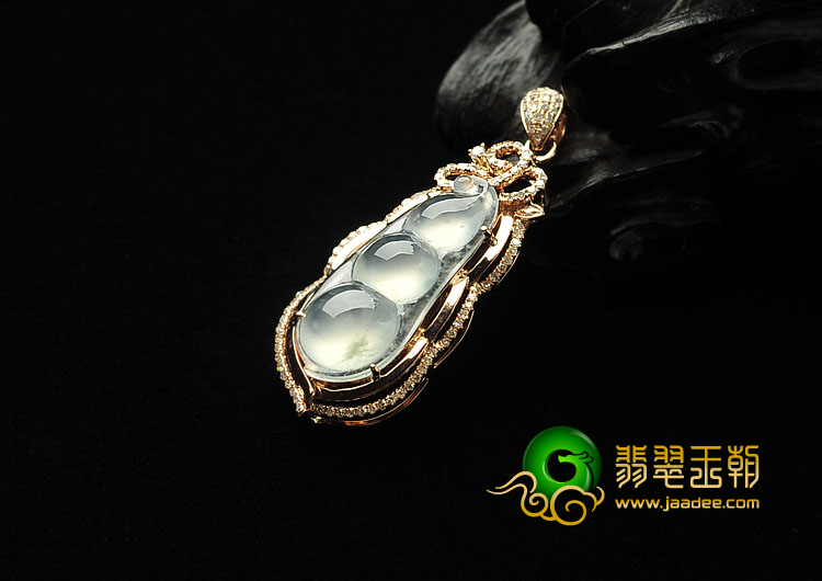 冰种无色缅甸翡翠A货镶玫瑰金四季豆胸坠（真钻）