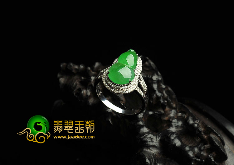 冰种翠色缅甸翡翠A货镶白金葫芦戒指（真钻）