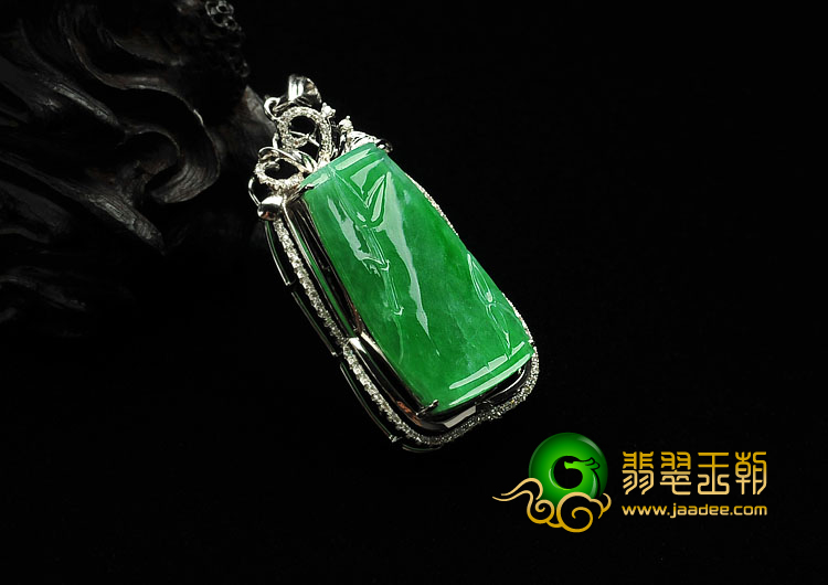 糯冰种翠色缅甸翡翠A货镶白金节节高胸坠（真钻）