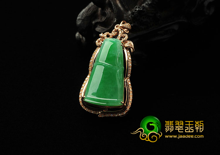 糯冰种翠色缅甸翡翠A货镶玫瑰金节节高胸坠（真钻）