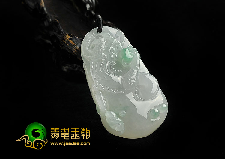冰种飘翠缅甸翡翠A货龙戏珠挂件