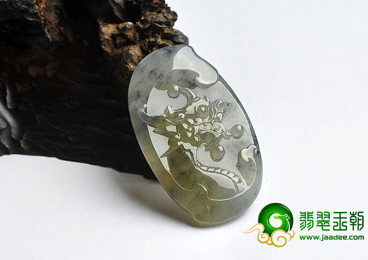 冰种黄翡墨色缅甸翡翠A货龙牌挂件