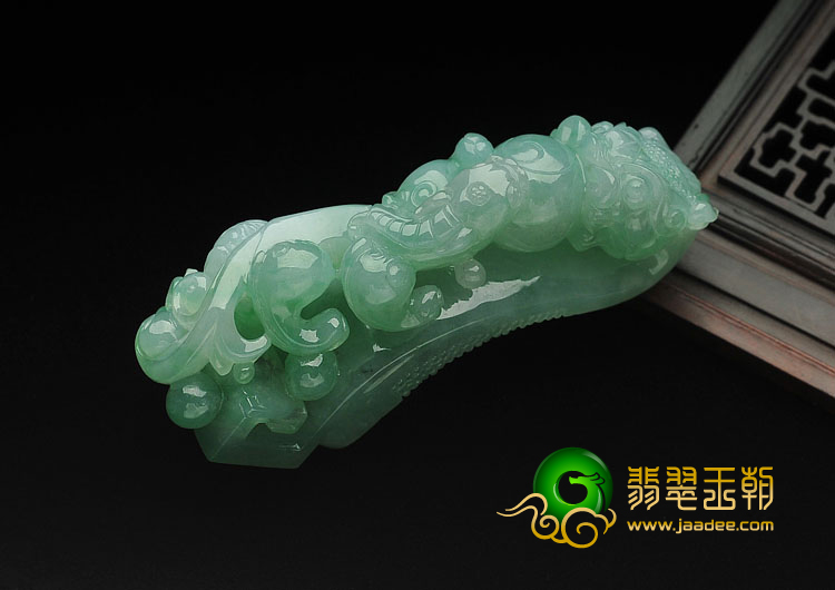 (超值推荐)糯冰种飘翠缅甸翡翠A货望子成龙挂件