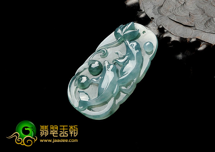 冰种飘花缅甸翡翠A货海豚挂件