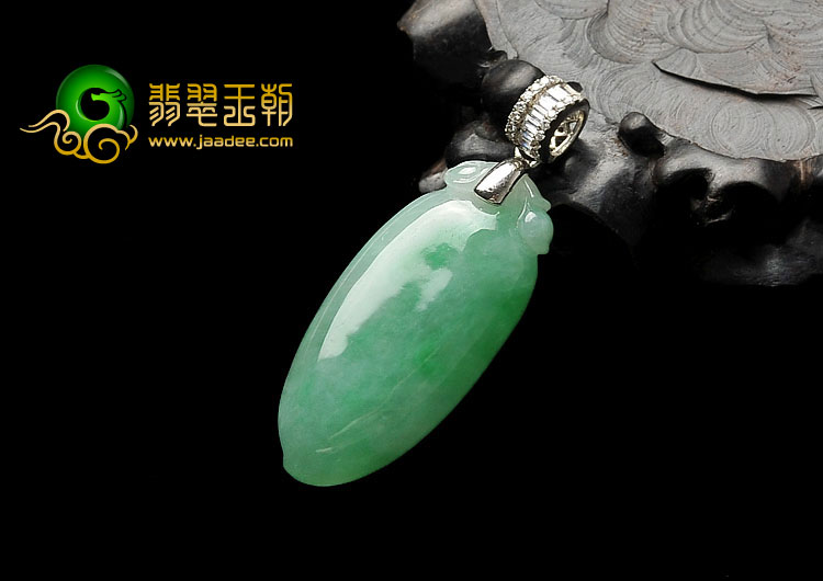 糯冰种飘翠缅甸翡翠A货福瓜挂件