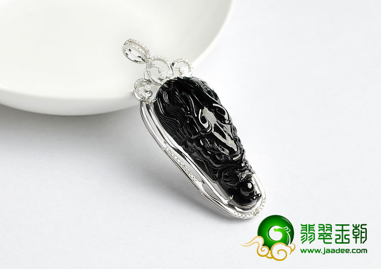 冰种墨翠缅甸翡翠A货镶白金龙头胸坠（真钻）