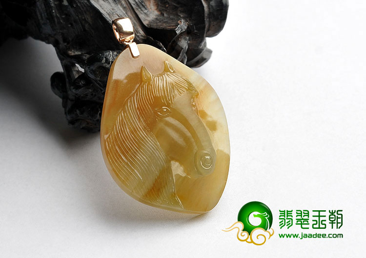 冰种褐黄翡缅甸翡翠A货龙马精神挂件