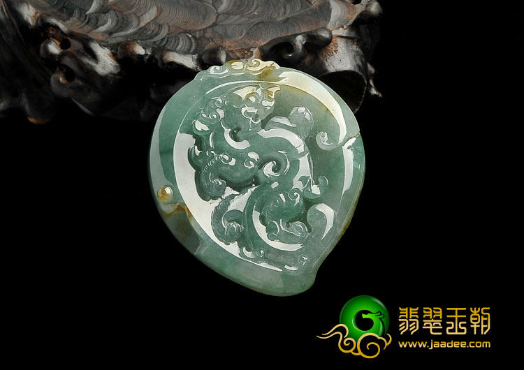 冰种晴水略带黄翡缅甸翡翠A货龙牌挂件
