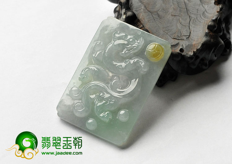 冰种晴水略带黄翡缅甸翡翠A货龙牌挂件