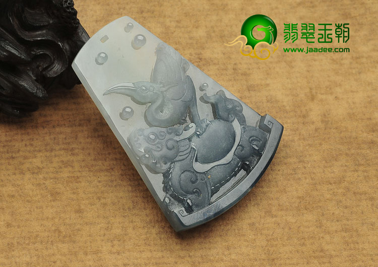 冰种蓝水缅甸翡翠A货独占鳌头挂件
