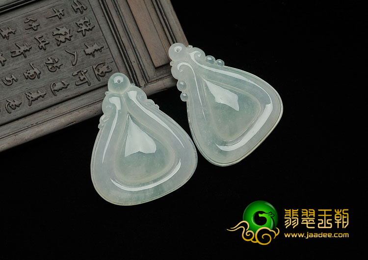 糯冰种晴水缅甸翡翠A货双龙如意挂件（一对）