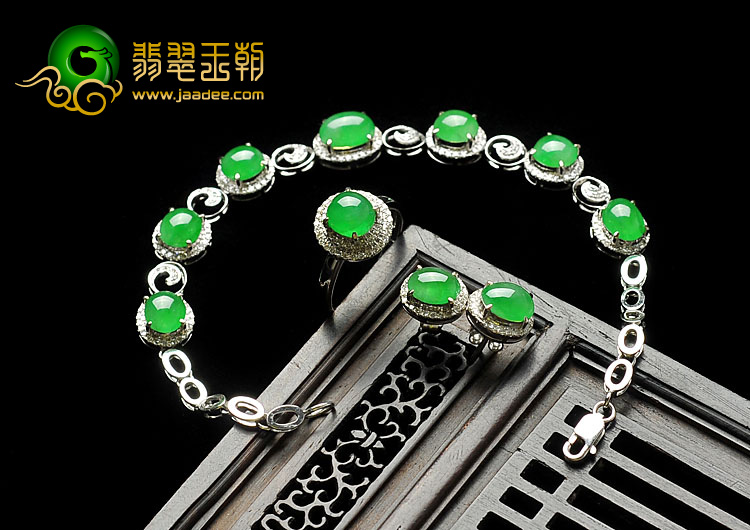 (一套)冰种阳绿缅甸翡翠A货镶白金耳钉/戒指/手链（真钻）