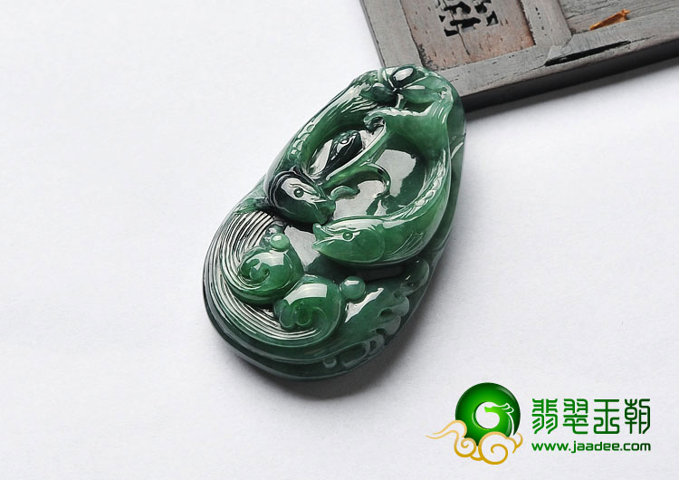 糯冰种青色缅甸翡翠A货相濡以沫挂件