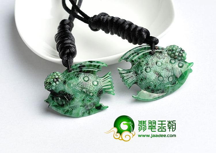 糯冰种癣加绿缅甸翡翠A货小鱼挂件（一对）