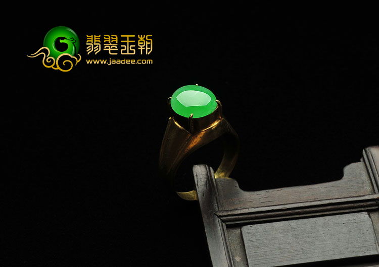 冰种翠色缅甸翡翠A货戒面
