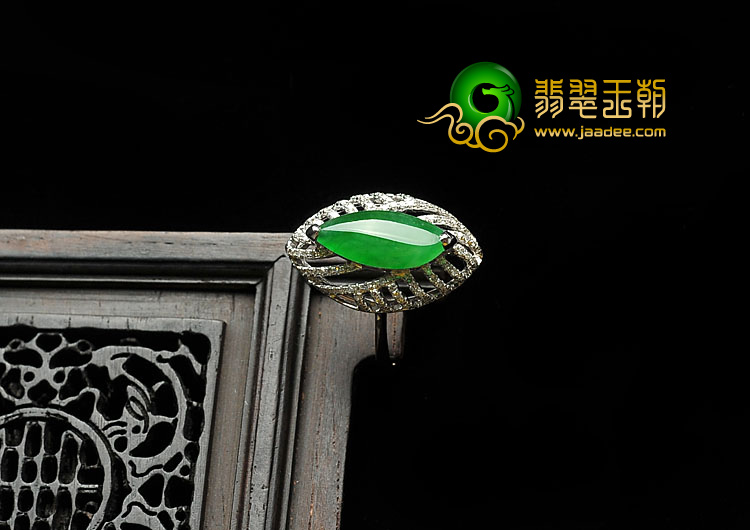 冰种正阳绿缅甸翡翠A货镶白金戒指（真钻）