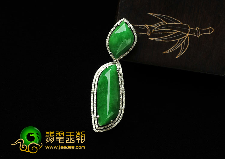 糯冰种阳绿缅甸翡翠A货镶白金胸坠（真钻）
