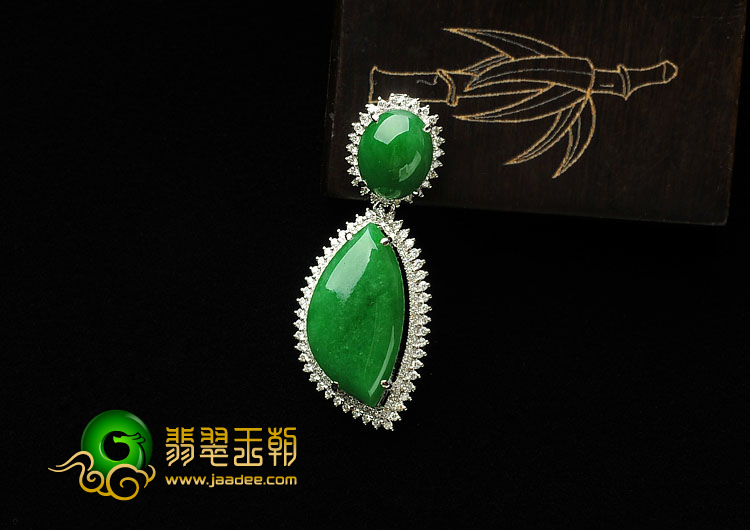 糯冰种阳绿缅甸翡翠A货镶白金胸坠（真钻）