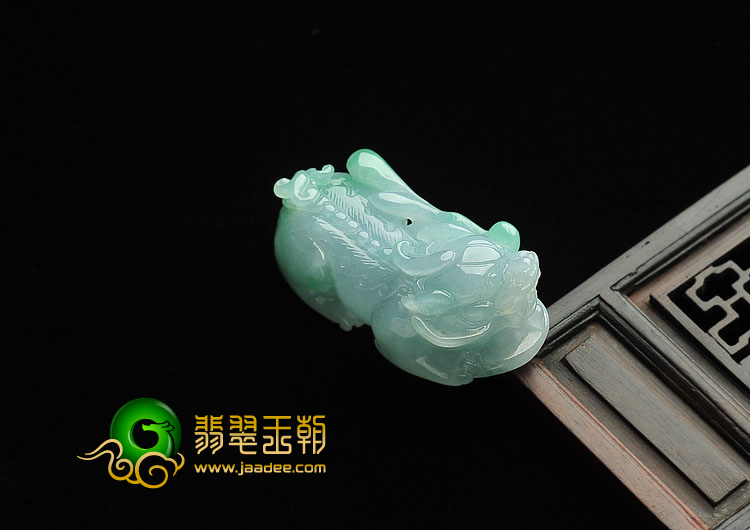 糯冰种飘翠缅甸翡翠A货貔貅挂件