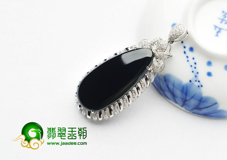 玻璃种墨翠缅甸翡翠A货镶白金水滴胸坠（真钻）