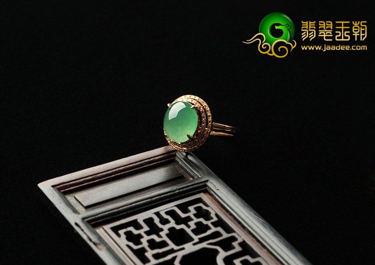 冰种绿晴水缅甸翡翠A货镶玫瑰金戒指（真钻）