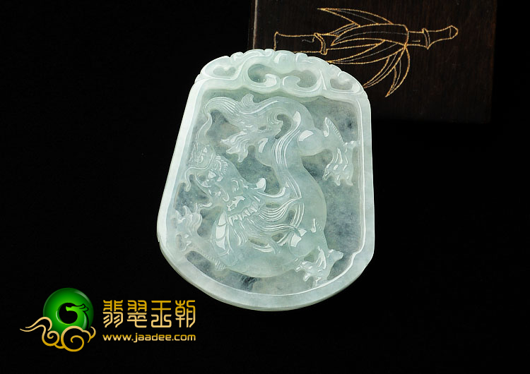 糯冰种晴水缅甸翡翠A货龙牌挂件